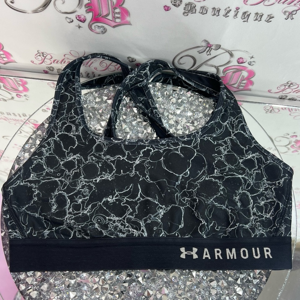 Under Armour sports bra lightning ⚡️ style Black Sports Bra electric style